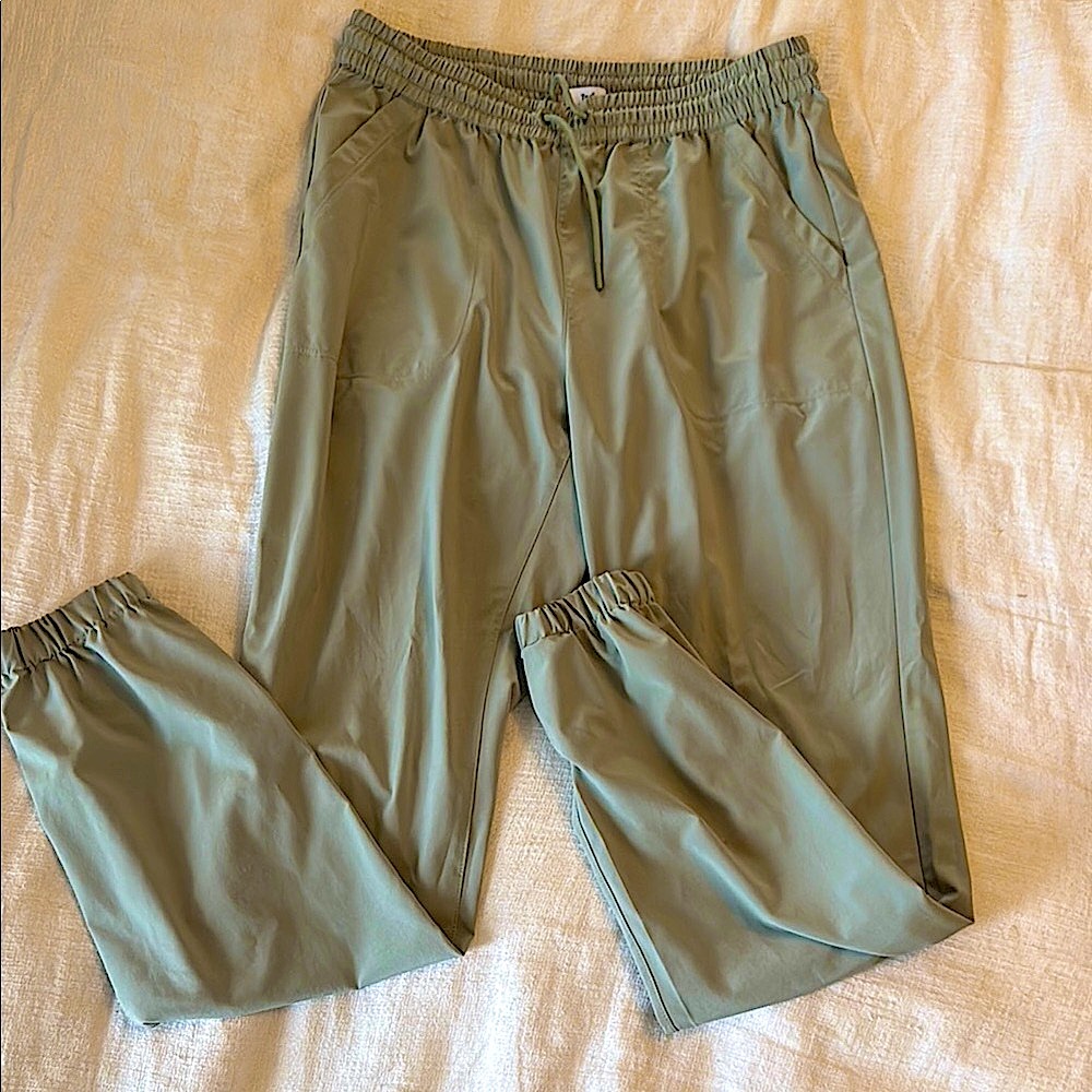TNA Sage Green Casual Lounge Pants Elastic Waistband Soft/Thin Fabric